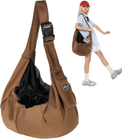 ペットスリング 犬猫兼用 抱っこ紐 小型犬 ペットキャリーバッグ 斜め掛け 肩パッド付き メッシュカバー 飛び出し防止ストラップ付き 安全ロープ付き 調節可能 ポケット付き お出かけ 散歩 通院 9kgまで対応 (カーキ)